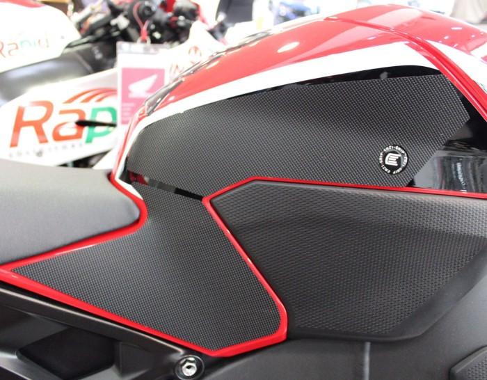 Tankpad Eazi Grip Side Honda CBR1000RR Fireblade '17-'19 Tank Grip Black/Clear PRO330